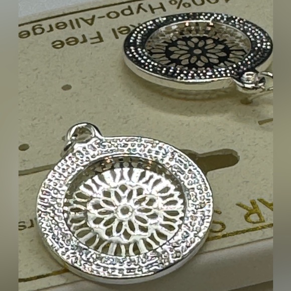Ear Sense Silver Tone Beautiful Filigree Circle dangle 1.25 Inch - Picture 5 of 6